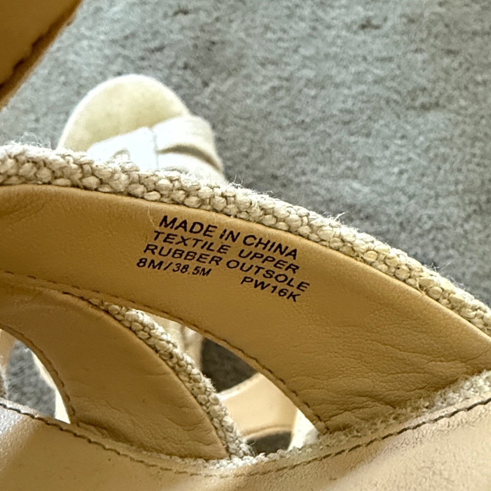 Michael Kors Crème Wedges - Picture 10 of 10